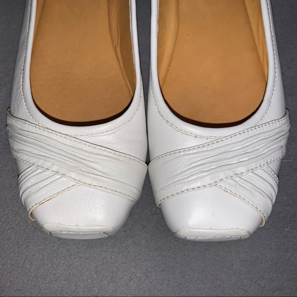 Genuine Leather Arnold Churgin White Ballet Style Flats - Picture 4 of 9
